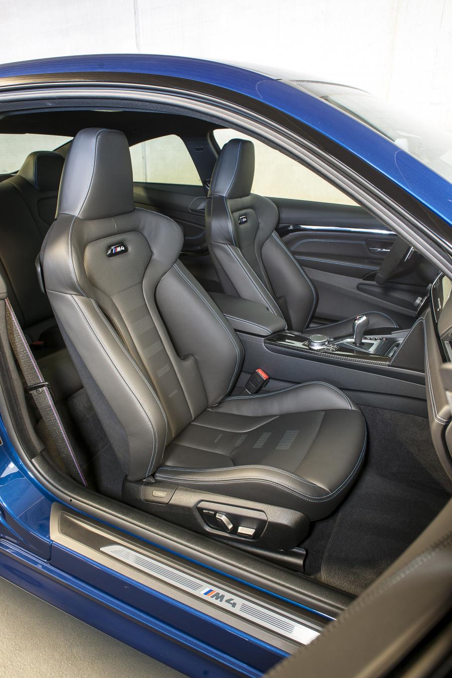 Интерьер BMW M4 Coupe Avus 2017 года  (фото 5 из 6)